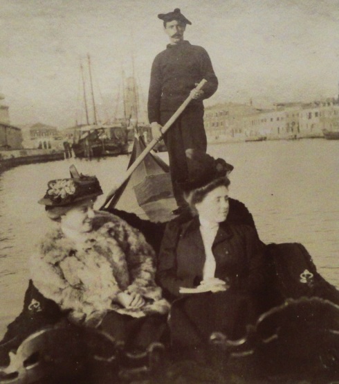 Teresa and Gioconda in a gondola in 1908