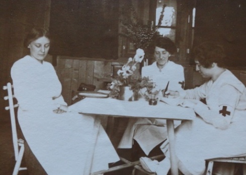 Teresa Hulton (left) with Mrs Nott (centre) and Contessa Carafa (right) in a hut a Cervignano, northern Italy, May 1917.