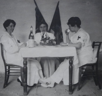 Teresa (centre) with Contessa Carafa (left) and Mrs Nott (right), Joanniz, in the Udine province of northern Italy, May 1917.